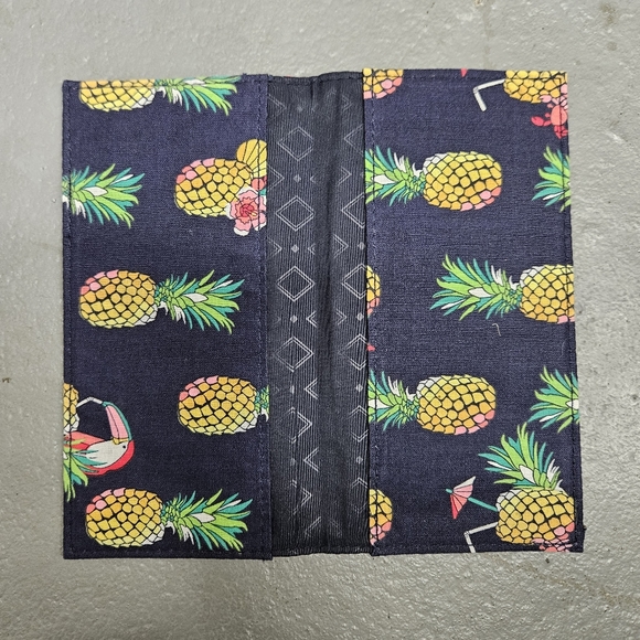 Vera Bradley Checkbook Cover Toucan Party - Picture 3 of 8